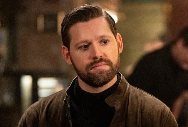 Luke Kleintank rejoint Stephen Fry dans la série dramatique très attendue « The Interrogator » sur Fox