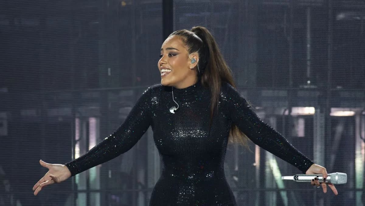 Amel Bent célèbre ses 20 ans de carrière avec tous ses talents de The Voice sur scène en 2026