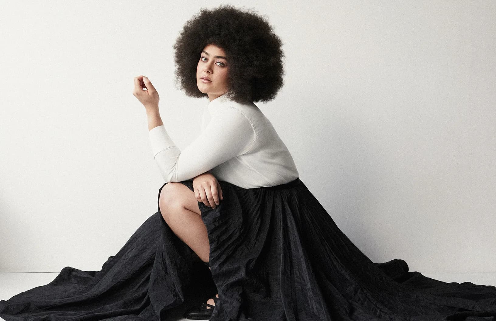 Izuka Hoyle et Tahar Rahim liés par les menottes pendant 3 mois pour la série Prisoner (2026)