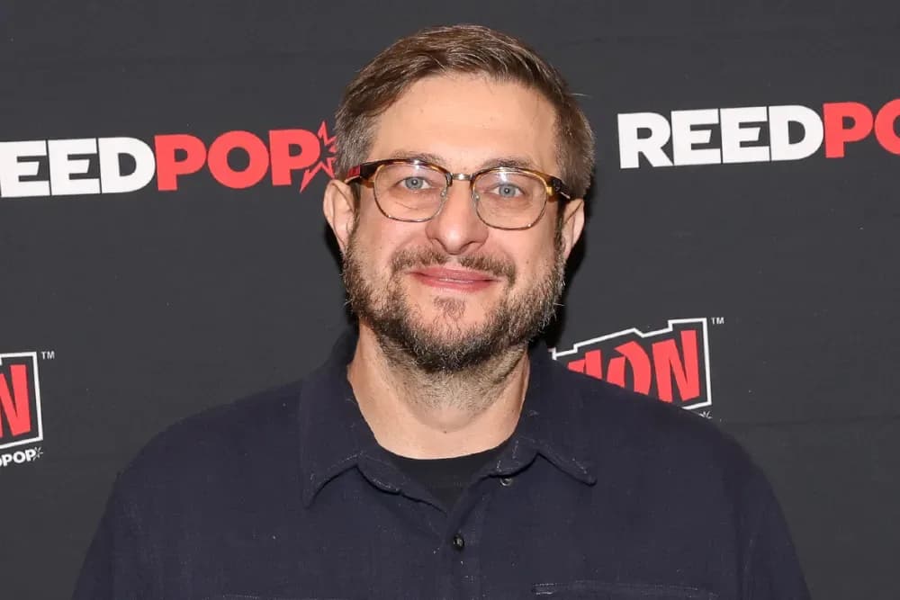 Eugene Mirman : son incroyable rétablissement un mois après son terrible accident de voiture en 2026