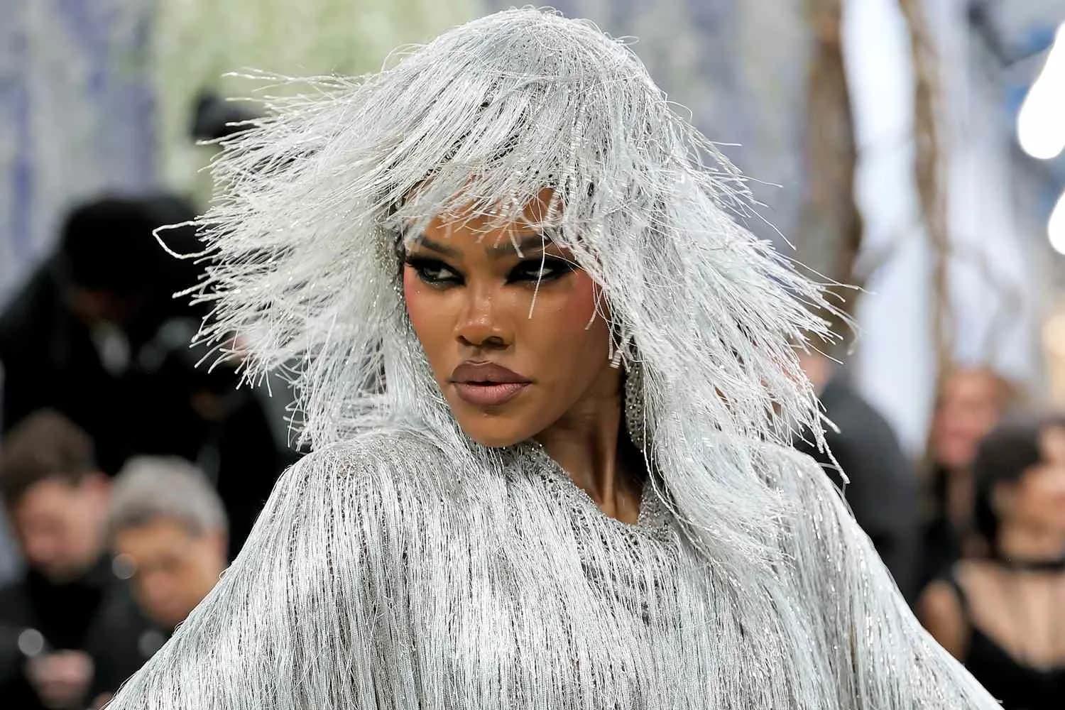 Teyana Taylor éblouit en argenté et franges au Met Gala 2026 : un look inoubliable