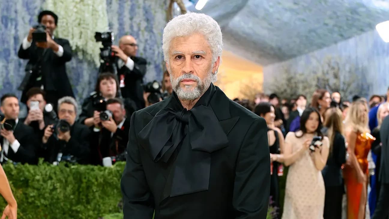 Bad Bunny se vieillit de 53 ans pour son look choc au Met Gala 2026