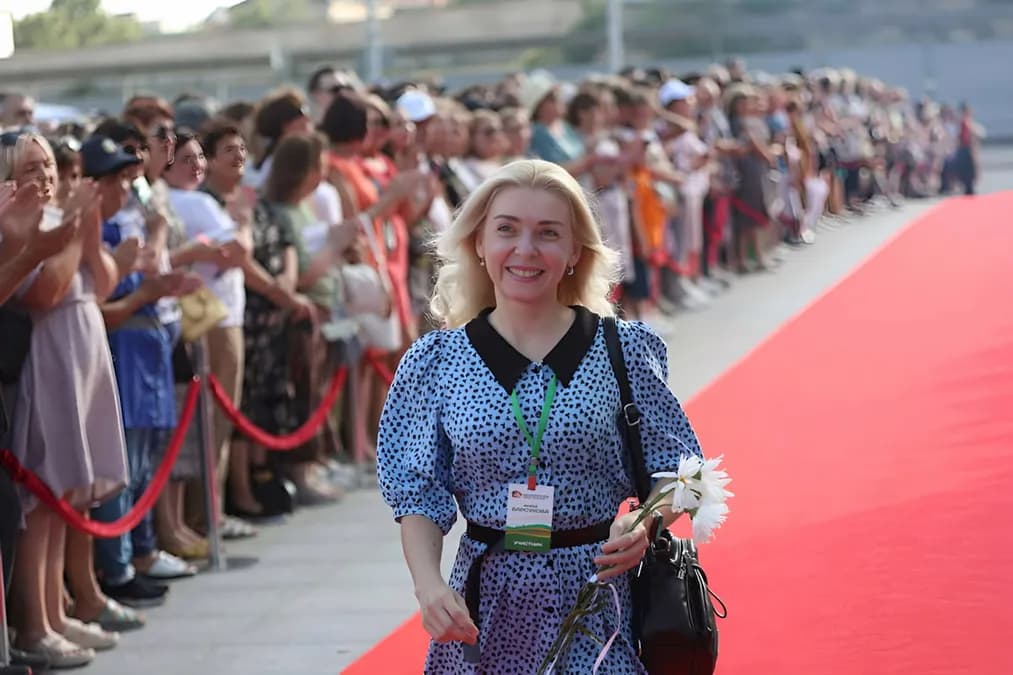 Jessi Draper : 'Je suis célibataire, en divorce et je flirte' aux AMAs
