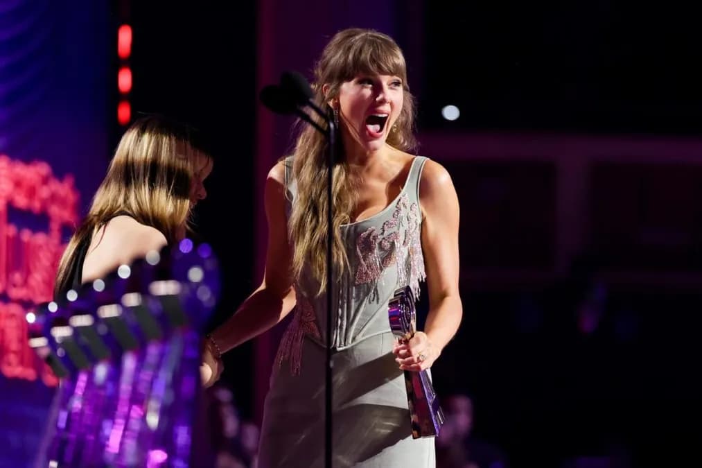 Taylor Swift revient à la country avec une chanson pour 'Toy Story 5'