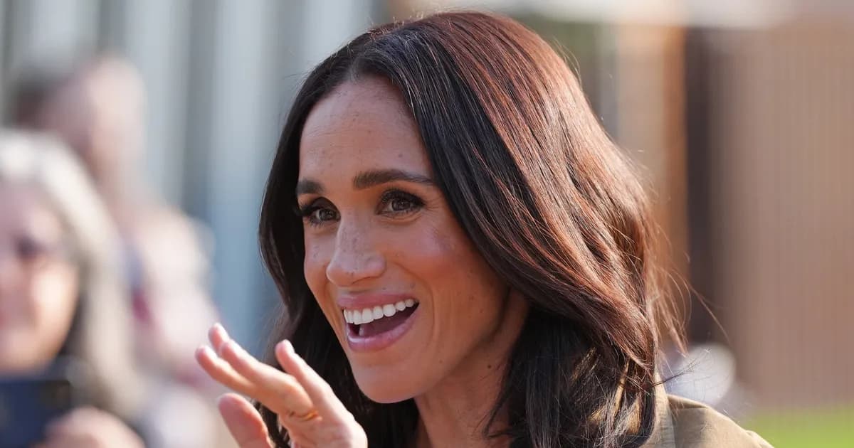 Meghan Markle adopte le style de jeans baggy tendance