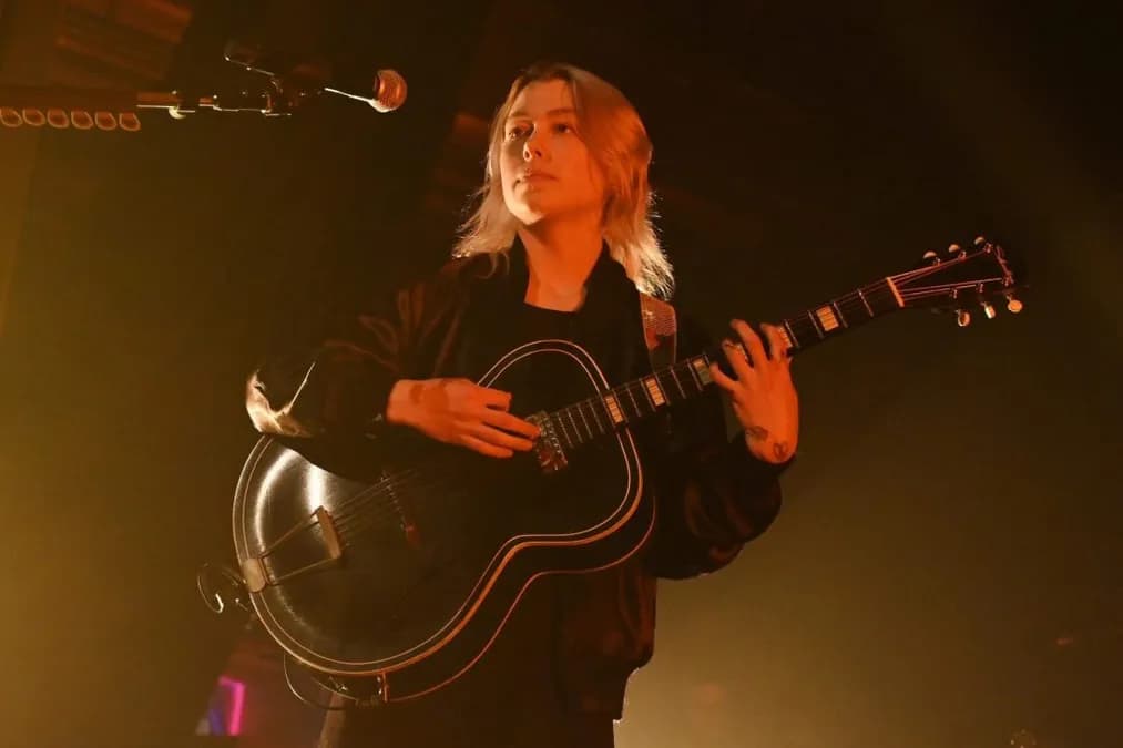 Phoebe Bridgers Slams ICE et dévoile son nouvel album
