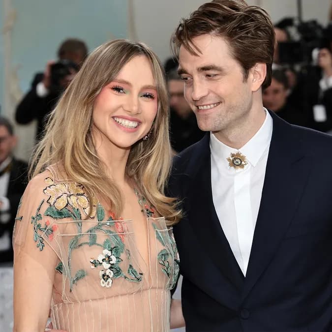 Suki Waterhouse révèle ses projets pour agrandir la famille avec Robert Pattinson