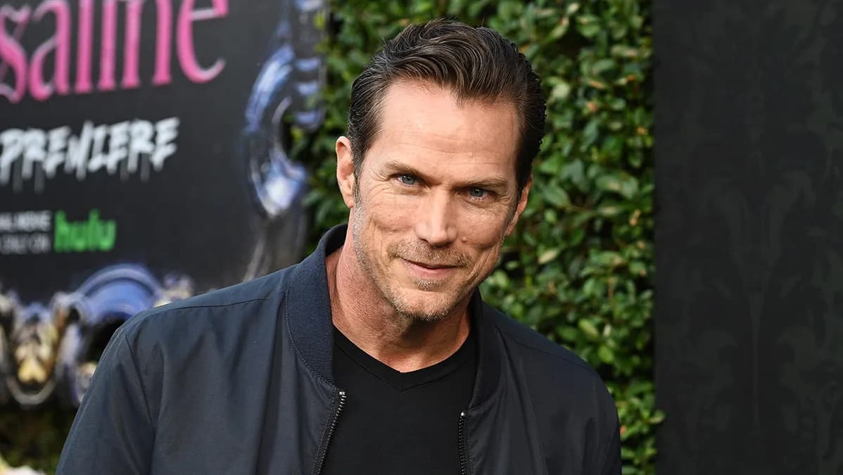 Jason Lewis quitte Los Angeles pour écrire une série de fantasy