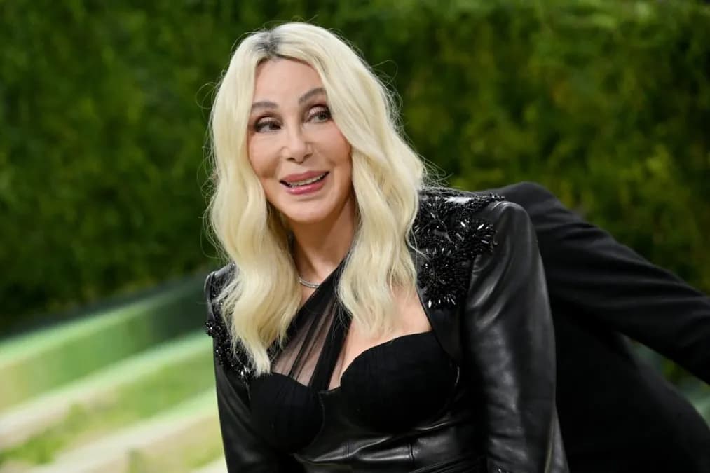 Les 5 tubes incontournables de Cher au Top 10 Billboard Hot 100