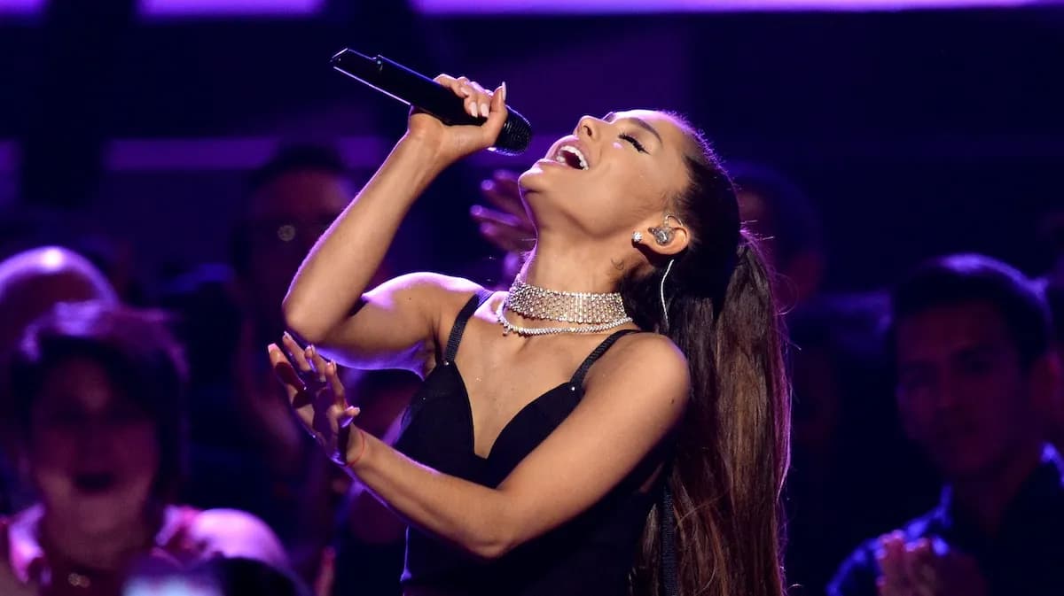 Ariana Grande dévoile un titre inédit pour les 10 ans de Dangerous Woman