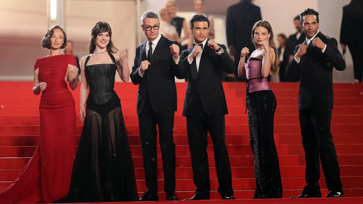 Charles Melton torse nu et meurtres brutaux : 'Her Private Hell' de Nicolas Winding Refn enflamme Cannes