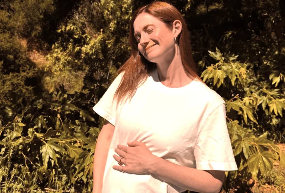 Bonnie Wright dévoile son baby bump : Ginny Weasley attend son deuxième enfant