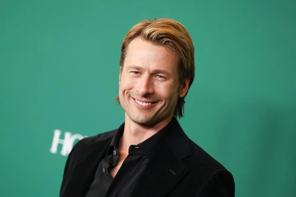 Glen Powell dévoile son intense rythme de travail sans signe d'épuisement