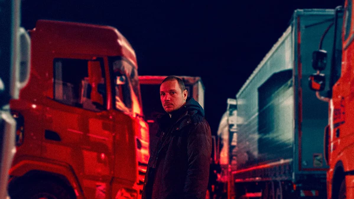 Flesh and Fuel : Alexis Manenti illumine une romance inattendue sur les routes d’Europe