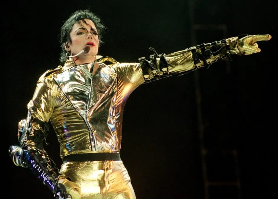 Michael Jackson reprend la tête du classement albums UK grâce au biopic événement