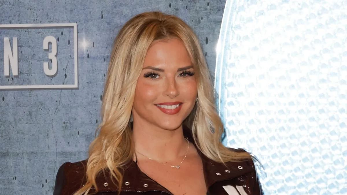 Kelly Vedovelli enceinte : ses lourdes confidences sur une grossesse alitée depuis deux mois