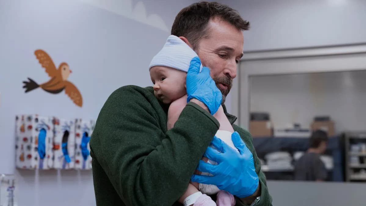 The Pitt : comment la série gère et rémunère ses bébés stars pour la saison 2