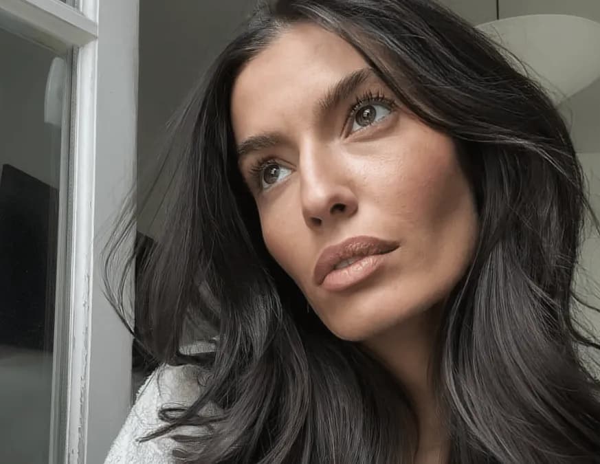 Ninon Dechavanne en couple avec Julien Guirado : quand l’art rencontre la télé-réalité