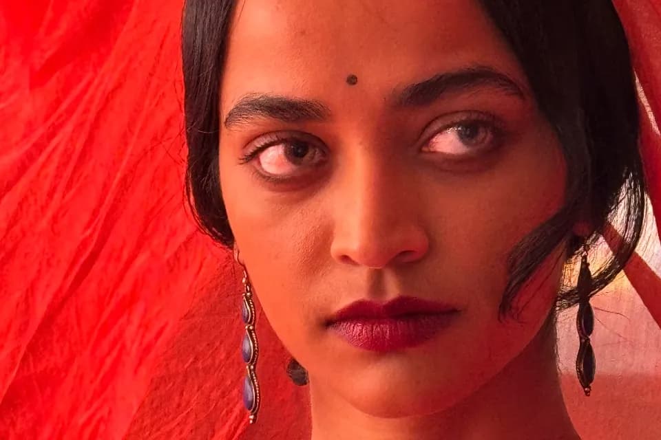 Mira Nair dévoile le premier aperçu d’Amri, portrait intense d’Amrita Sher-Gil par Anjali Sivaraman