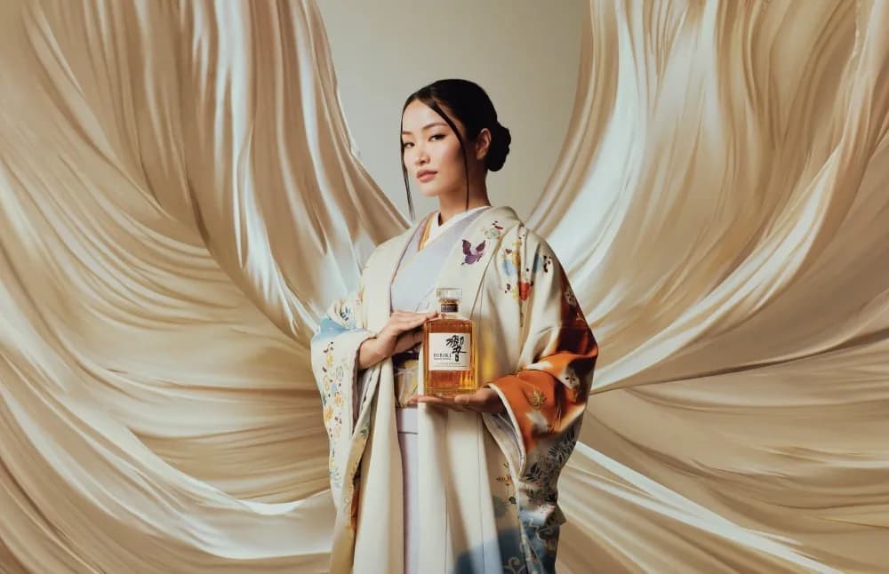 Anna Sawai, nouvelle égérie mondiale de Hibiki Whisky : l’art japonais sublimé par une star d’Hollywood