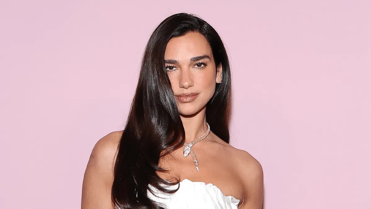 Dua Lipa attaque Samsung en justice pour 15 millions en 2026 : utilisation non autorisée de son image