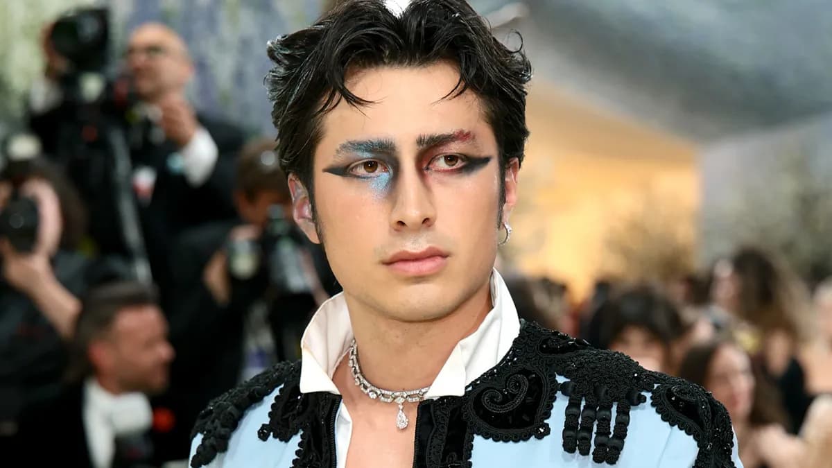 Hudson Williams : la maquilleuse répond aux critiques virulentes de son look au Met Gala 2026