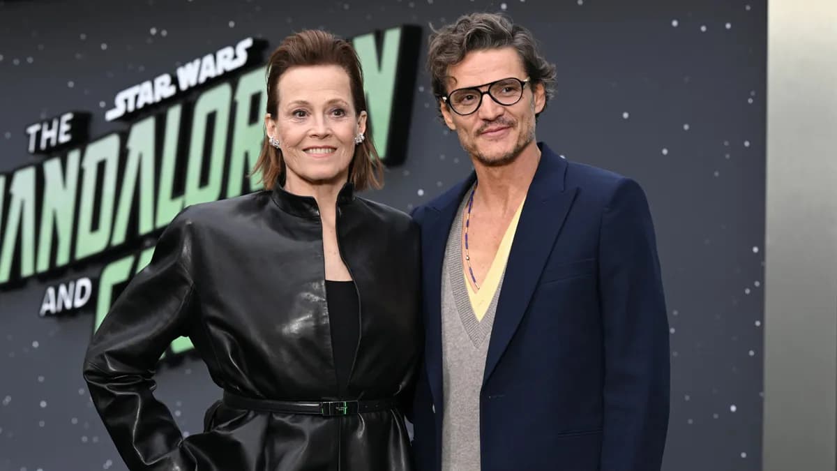 Pedro Pascal et Sigourney Weaver réunis à Londres pour l'événement fan de Star Wars en 2026