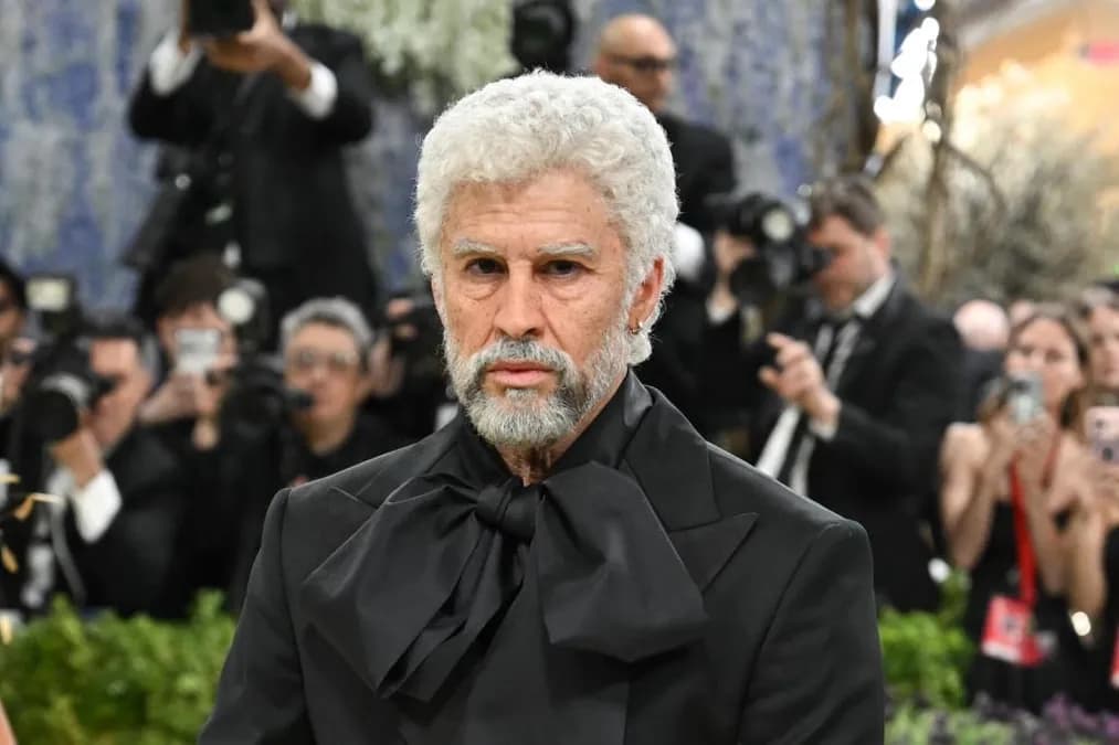 Bad Bunny se vieillit de 53 ans pour son look choc au Met Gala 2026