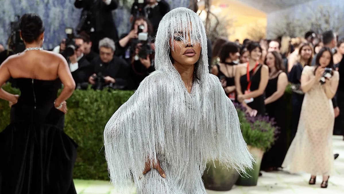 Teyana Taylor éblouit en argenté et franges au Met Gala 2026 : un look inoubliable
