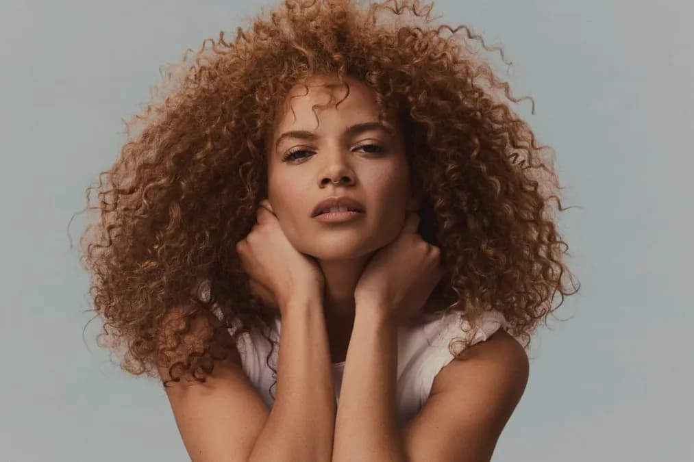 Leslie Grace dévoile son premier album en plus de dix ans : 'Amor, Quién Eres?' en 2026