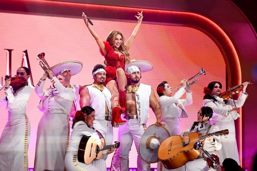 Thalía illumine la scène Women in Music 2026 avec un hommage vibrant au mariachi