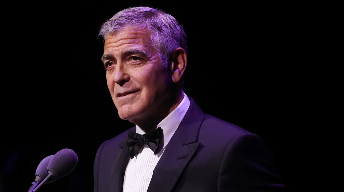 George Clooney appelle à l’unité nationale après la fusillade lors du dîner des correspondants