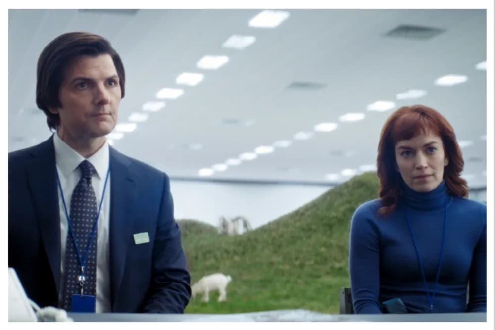 Adam Scott honoré à Canneseries : ses co-stars de Severance lui réservent une surprise émouvante