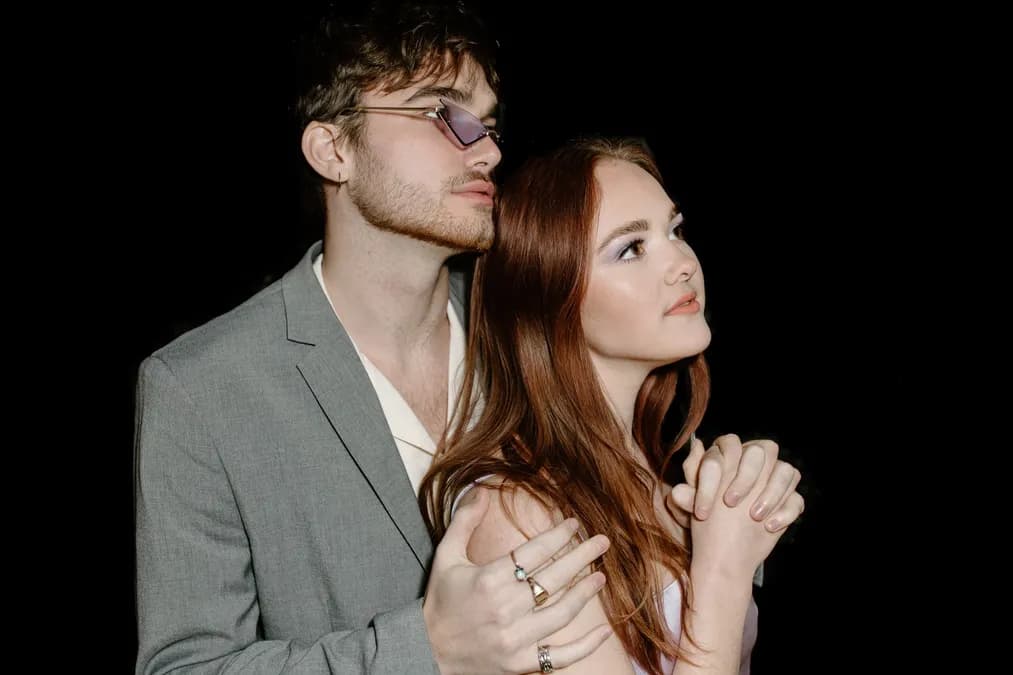 Lizzy McAlpine officialise sa romance avec Kane Ritchotte : un nouveau duo musical complice