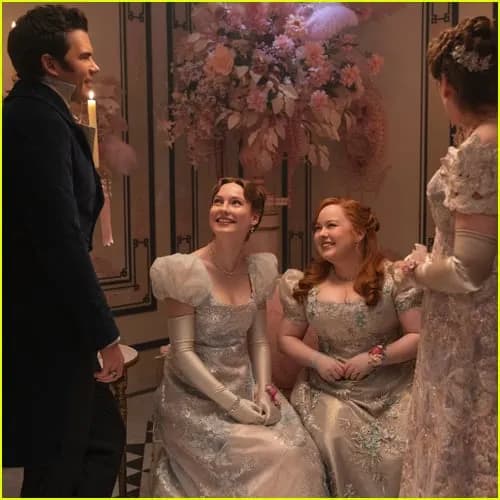 Bridgerton Saison 4 : Le nouveau visage secret de Lady Whistledown enfin dévoilé ?