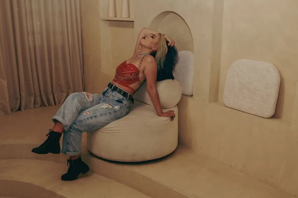 Demi Lovato dévoile la version deluxe explosive de « It’s Not That Deep » avec 8 titres inédits