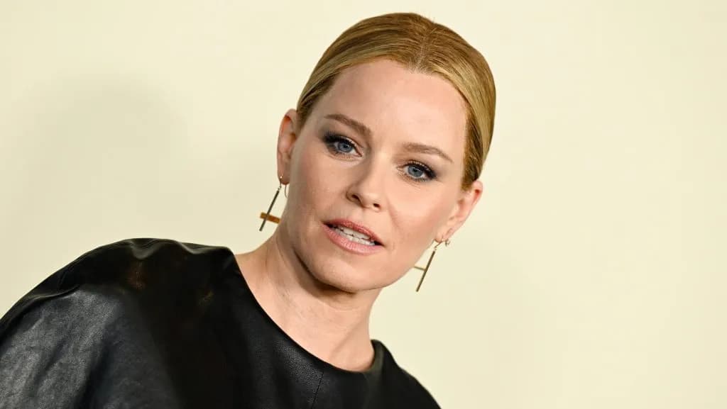 Elizabeth Banks dénonce le sexisme : « On m’a dit que je ne pouvais pas diriger des hommes »