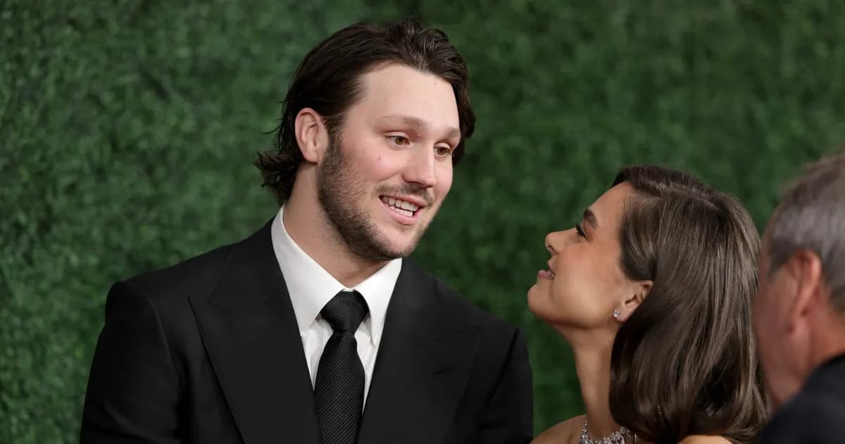 Josh Allen dévoile son rôle de père et célèbre sa femme Hailee Steinfeld, la rockstar de sa vie
