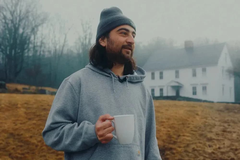Noah Kahan dévoile ses combats intérieurs dans le documentaire Netflix « Out of Body »