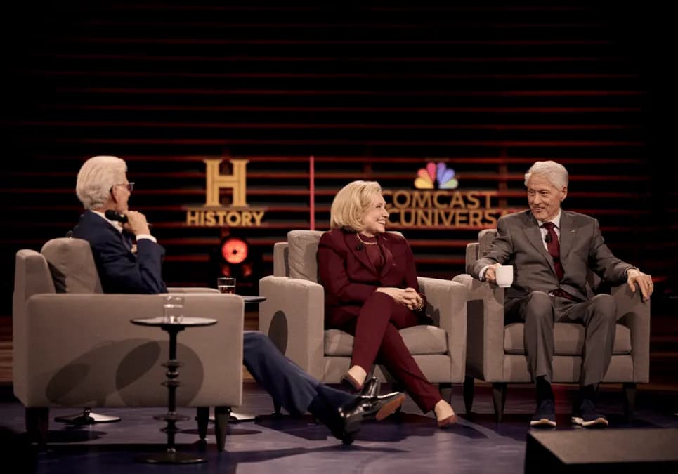 Ted Danson révèle une rencontre tendue avec Bill Clinton sous haute surveillance