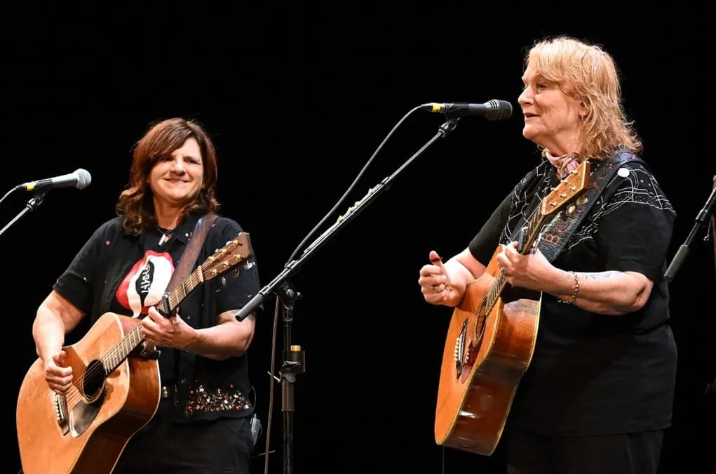 Emily Saliers des Indigo Girls dévoile un combat bouleversant contre des troubles neurologiques