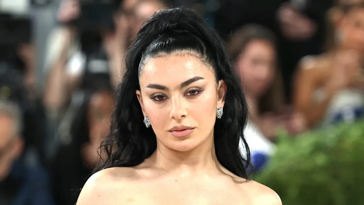 Charli XCX dévoile son nouvel album 'Music, Fashion, Film'
