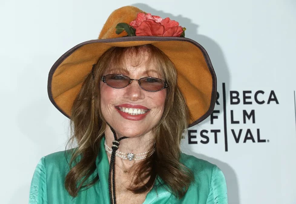 Carly Simon révèle son diagnostic de Parkinson : "Je n'ai pas arrêté de vivre"