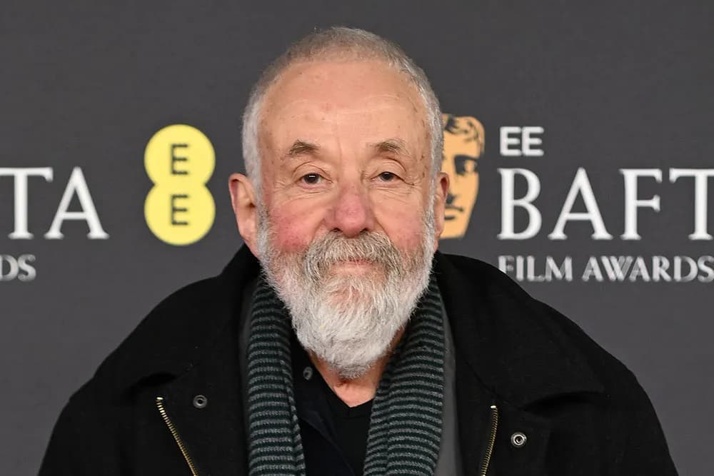 Mike Leigh annonce une retraite imminente après son prochain film pour raisons de santé