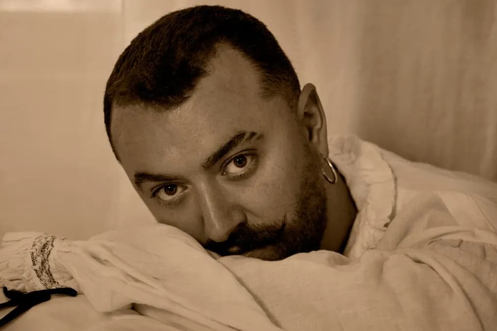 Sam Smith officialise ses fiançailles avec Christian Cowan et dévoile l'inspiration de son nouvel album