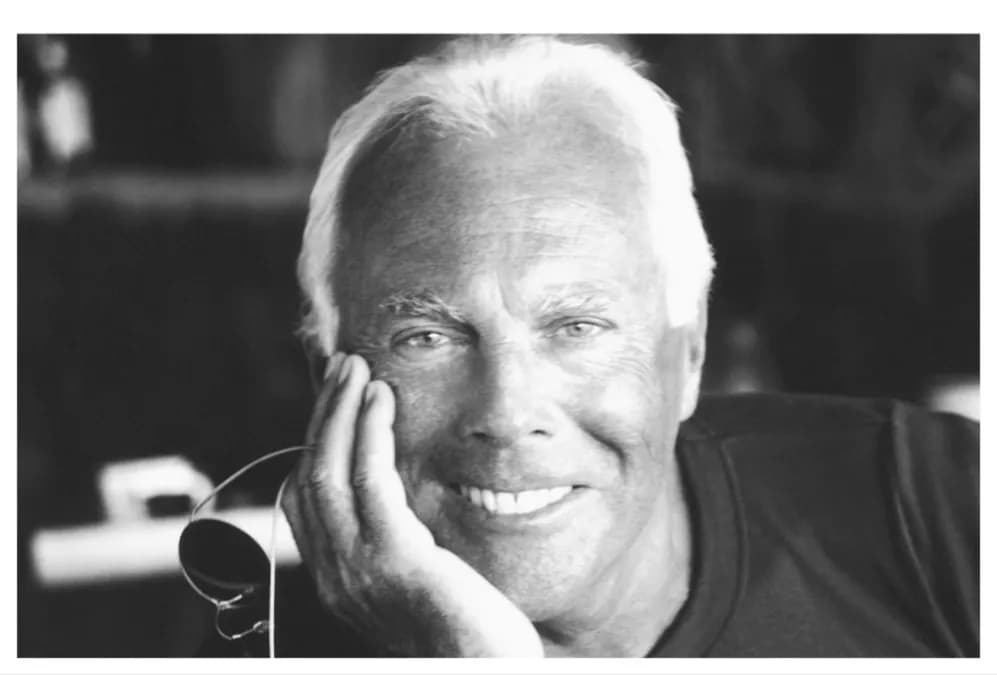 Giorgio Armani va avoir droit à sa série biopic : ce que l'on sait du projet avec Lux Vide