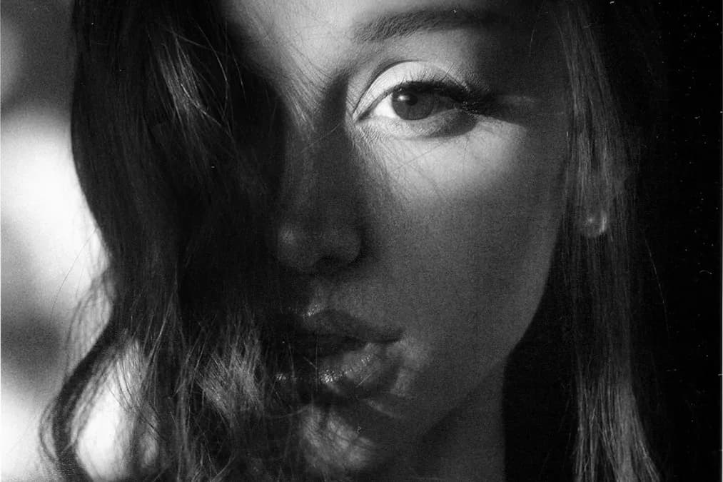 Ariana Grande se livre sans filtre dans 'Petal' : l'album de la colère et de l'authenticité