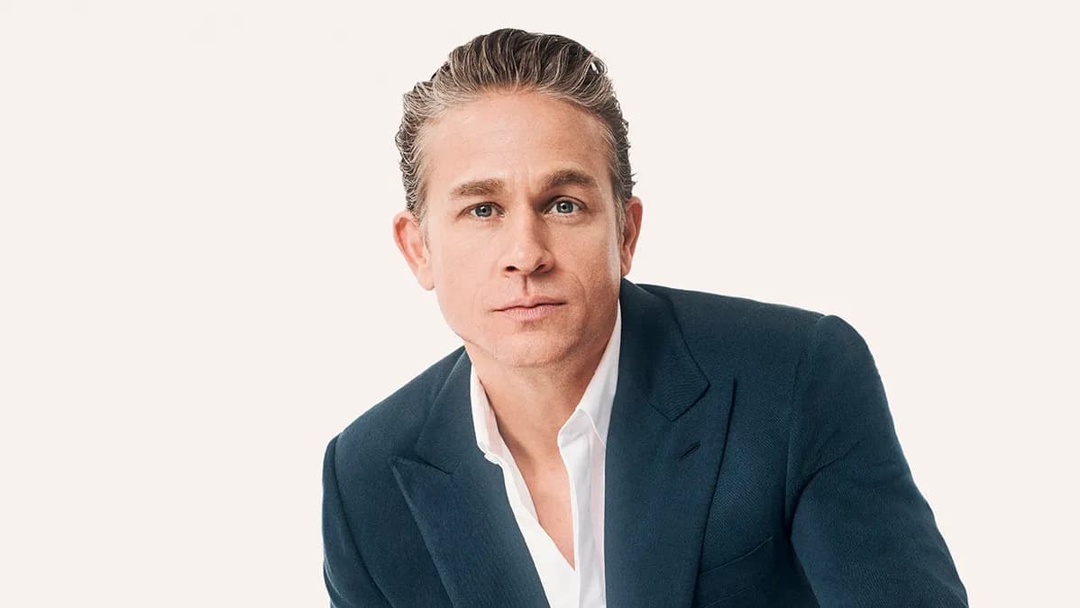 Charlie Hunnam adopte des chatons pendant le tournage de 'Monster' pour échapper à l'univers sombre d'Ed Gein