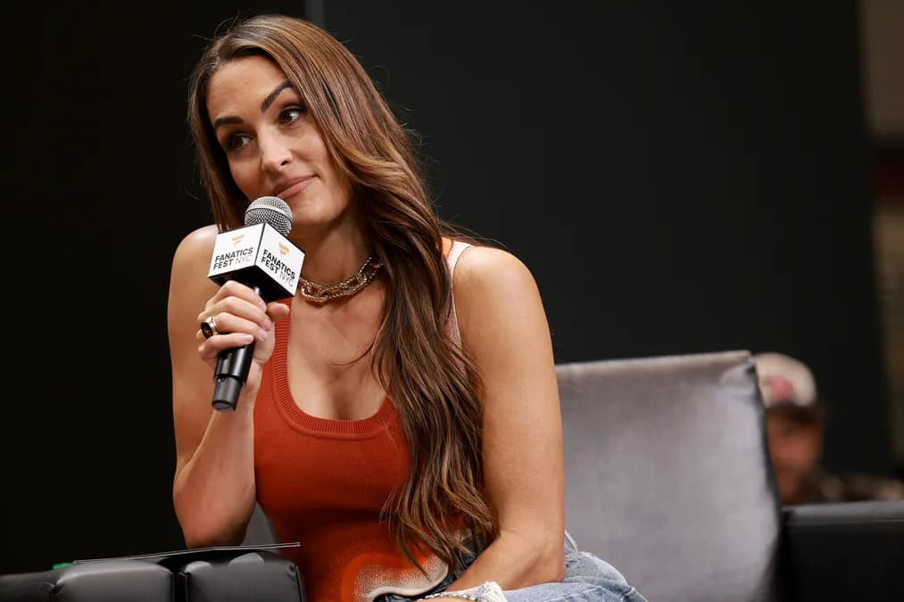 Nikki Bella célibataire et fière de l'être : ses confidences sur sa vie amoureuse après Artem Chigvintsev