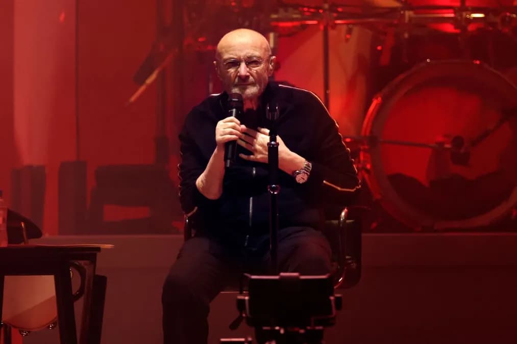 Phil Collins révèle avoir frôlé la mort en 2024 à cause de son alcoolisme